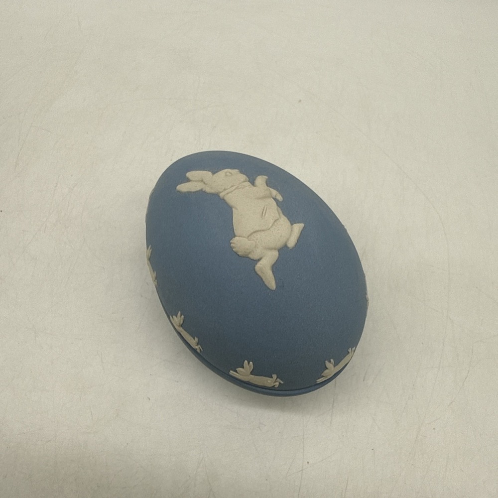 Vintage Jasperware Wedgwood Peter Rabbit Egg Trinket Dish - England